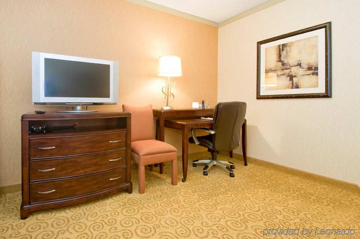 Embassy Suites By Hilton Atlanta Galleria Smyrna Room photo